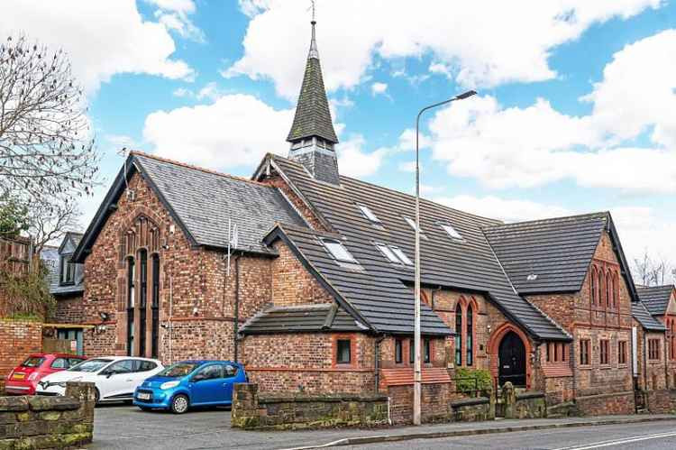 The flat is located within the characterful Chapter House on Bridge Lane. Image: Gascoigne Halman Frodsham