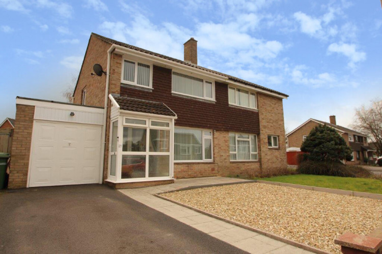 Discover your perfect family home with this spacious and modern three-bedroom semi-detached house, with garden, garage, and off-road parking in Shepton. Discover your perfect family home with this spacious and modern three-bedroom semi-detached house, with garden, garage, and off-road parking in Shepton.