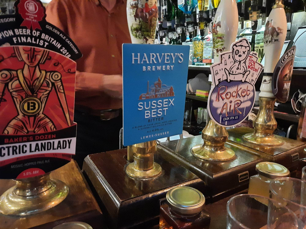 The Railway serve a range of top local beers. Image credit: Nub News. 