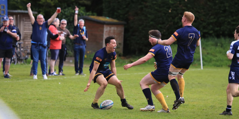 Teddington rallied in the second half to send themselves to the cup final at Twickenham. Photo: Simon Ridler.