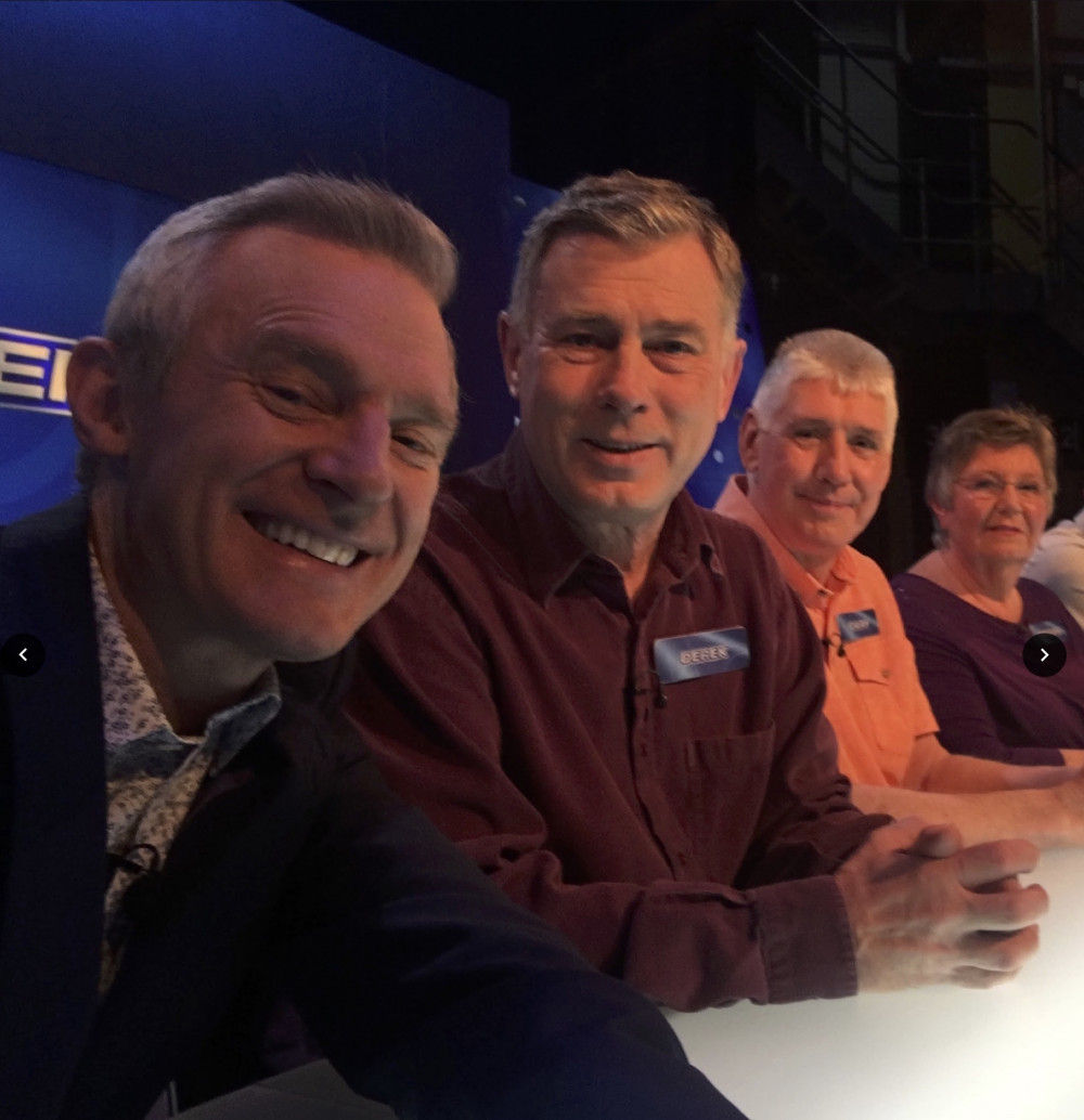 Jeremy Vine taking a selfie of Shotley Open Spacers on Eggheads