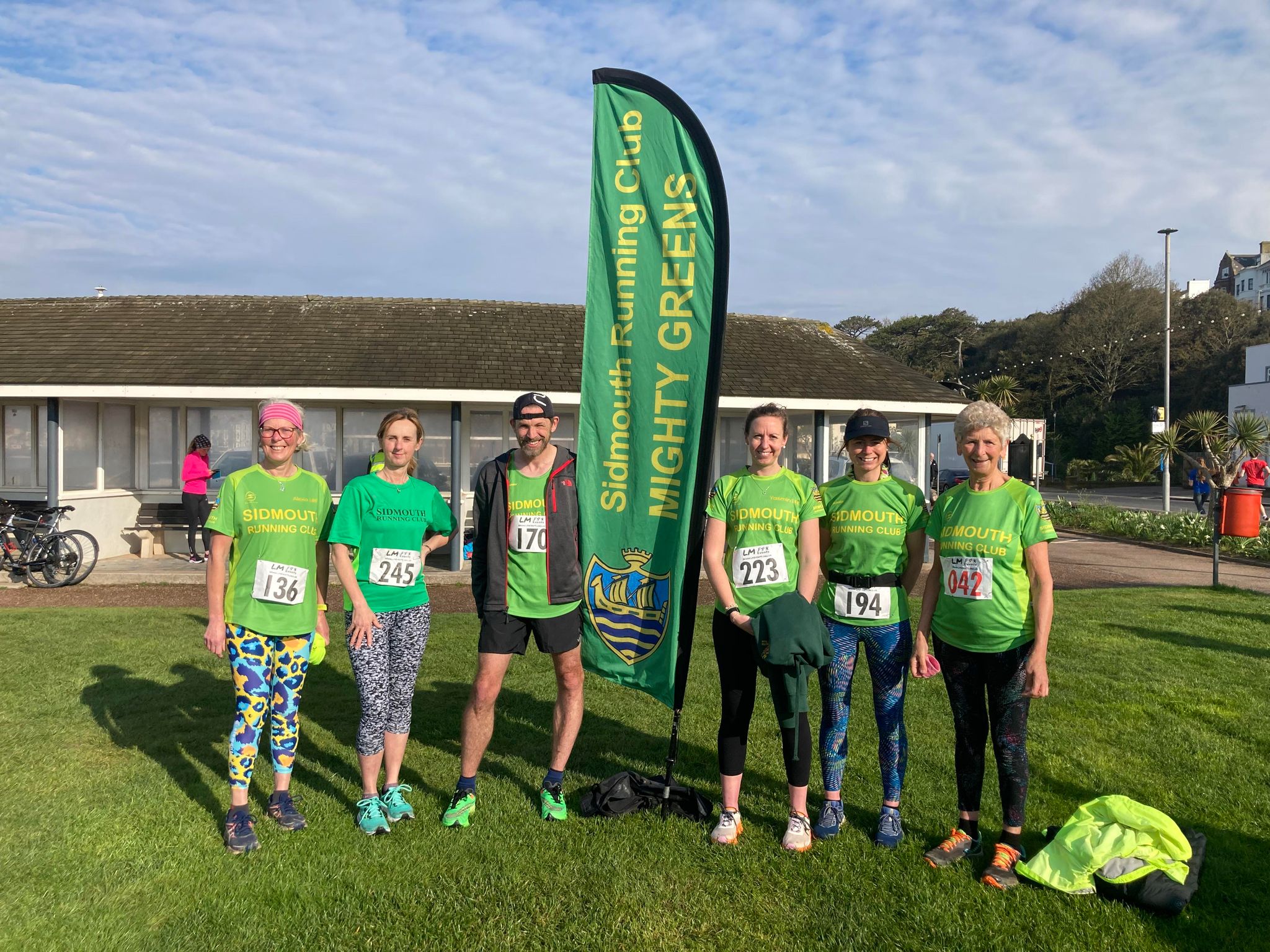 The Mighty Greens gather before LME's Maer half/10k (SRC)