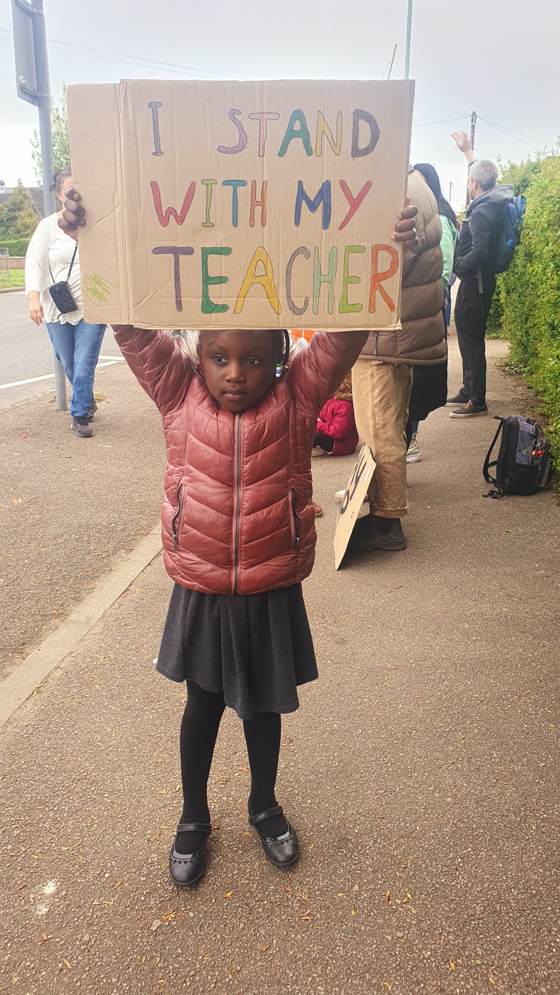 Hitchin school shows solidarity with striking teachers. CREDIT: Anni Sander