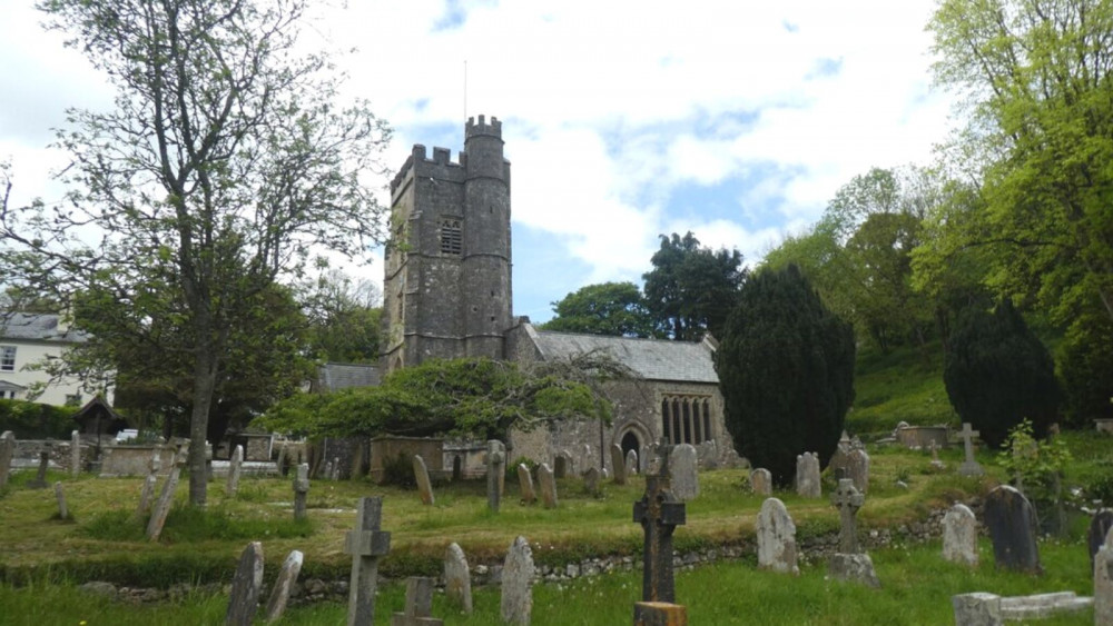 Church of St Mary and St Peter, Salcombe Regis (cc-by-sa/2.0 - © David Smith - geograph.org.uk/p/7170104)