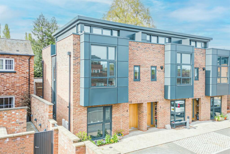 This week we have looked at three-bedroom townhouse in Abbotsford Mews currently on the market for £565,000