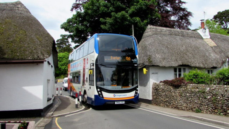 Stagecoach bus between thatched cottages, Sidmouth (cc-by-sa/2.0 - © Jaggery - geograph.org.uk/p/5399469)