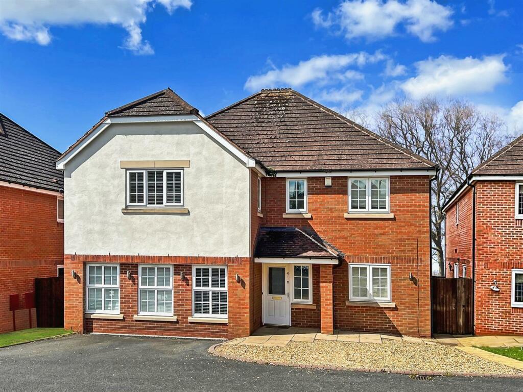 This week we have looked at five-bedroom detached house on Clements Close, currently on the market for £775,000 with Julie Philpot Residential