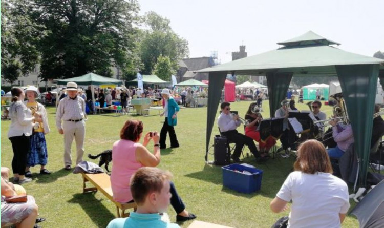 Join families from across the area this coming Bank Holiday for the Rotary Fair on Twickenham Green.