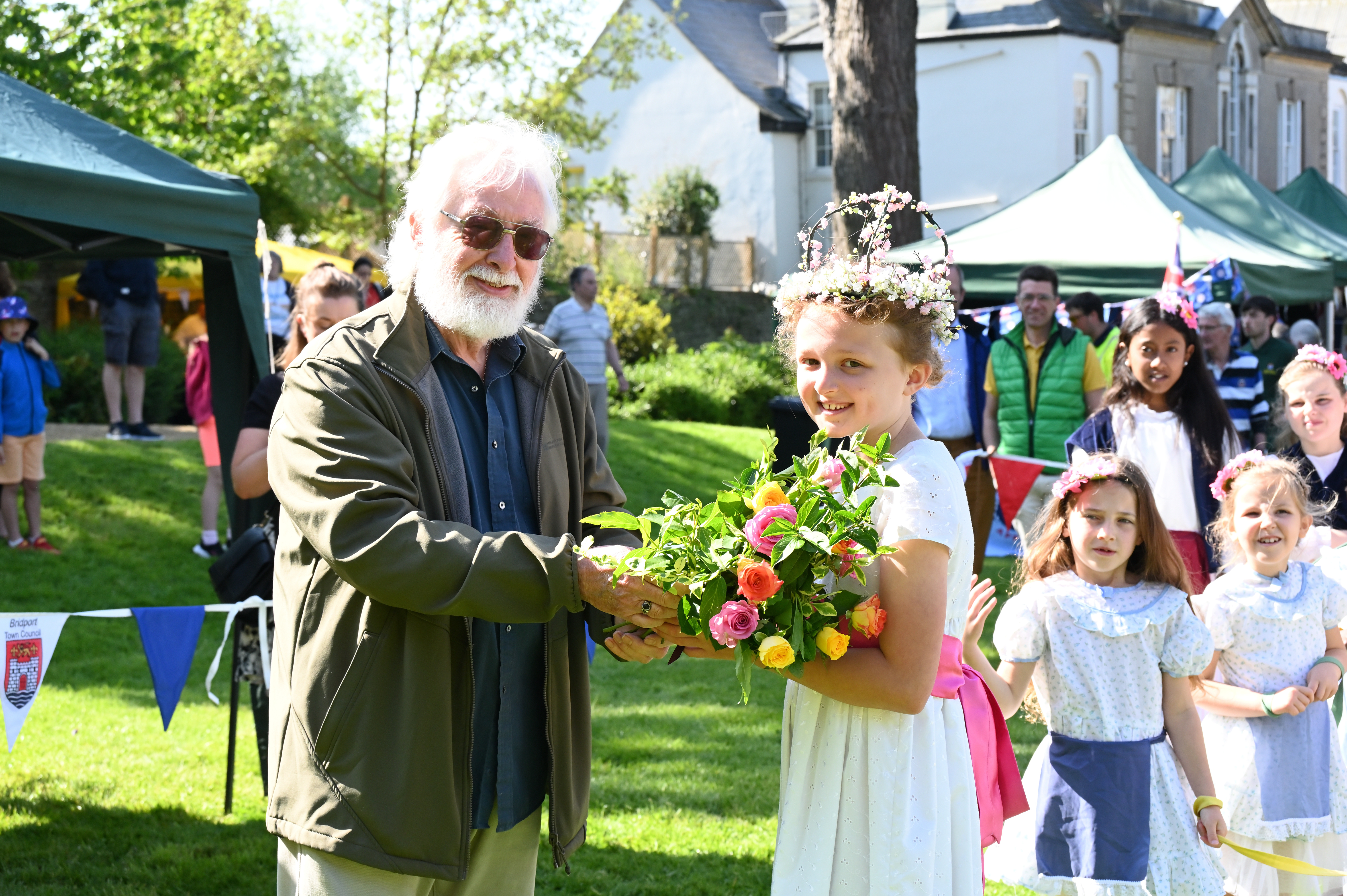 Arthur Woodgate of Bridport Community Charter Fair crowns the May Queen (photo credit: Tim Russ)