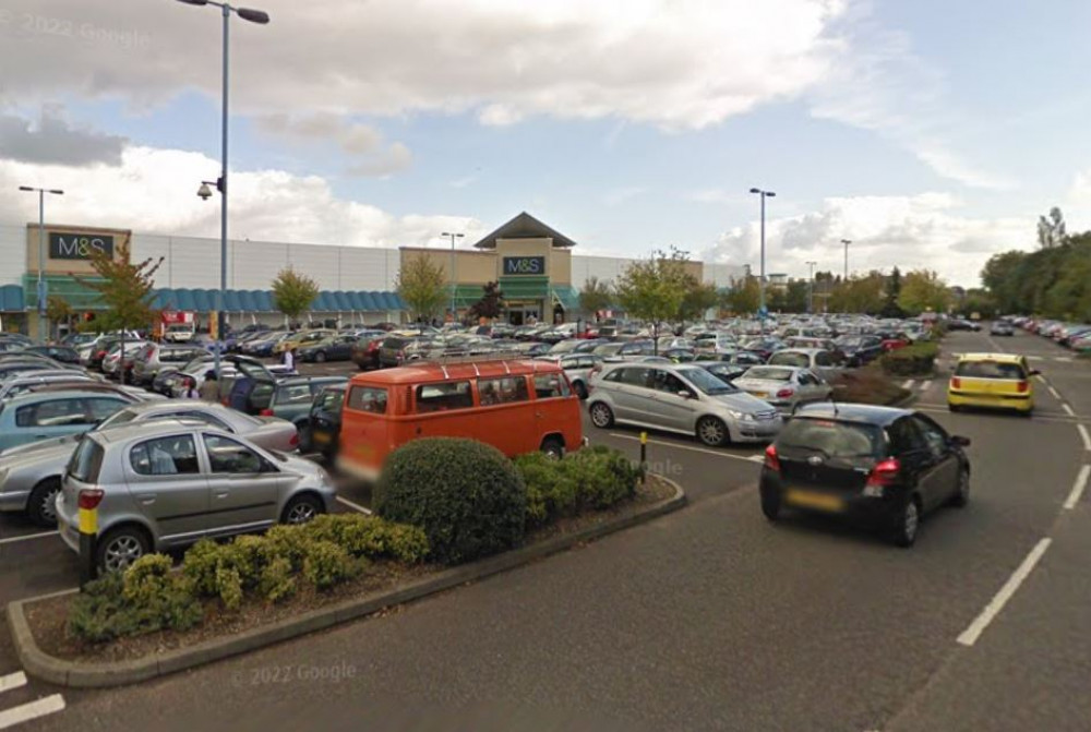 Residents and the police are at odds over claims of a crimewave linked to the area in and around Kew Retail Park.