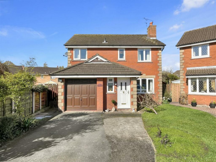 Beautiful home for sale in Beech Close 