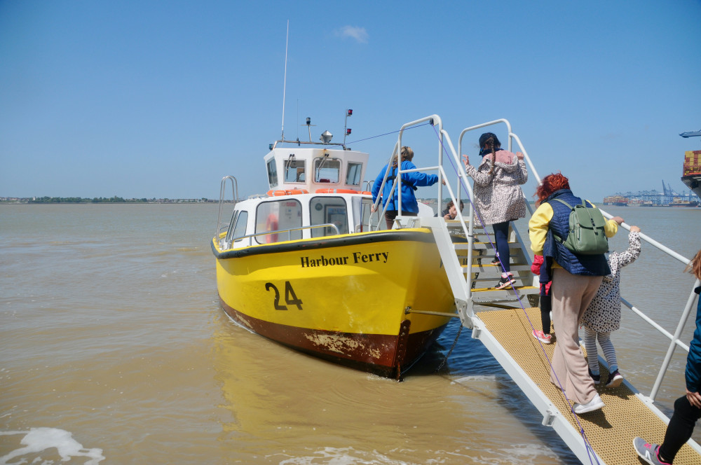 Passengers safely boarding Felixstowe ferry (Picture: Nub News)