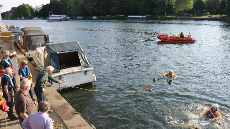 Visitors heading to Kingston upon Thames’ picturesque riverside during the day, or enjoying the town’s vibrant waterfront in the evening, can be confident they are in safe hands after more than a dozen local businesses received river rescue training last week