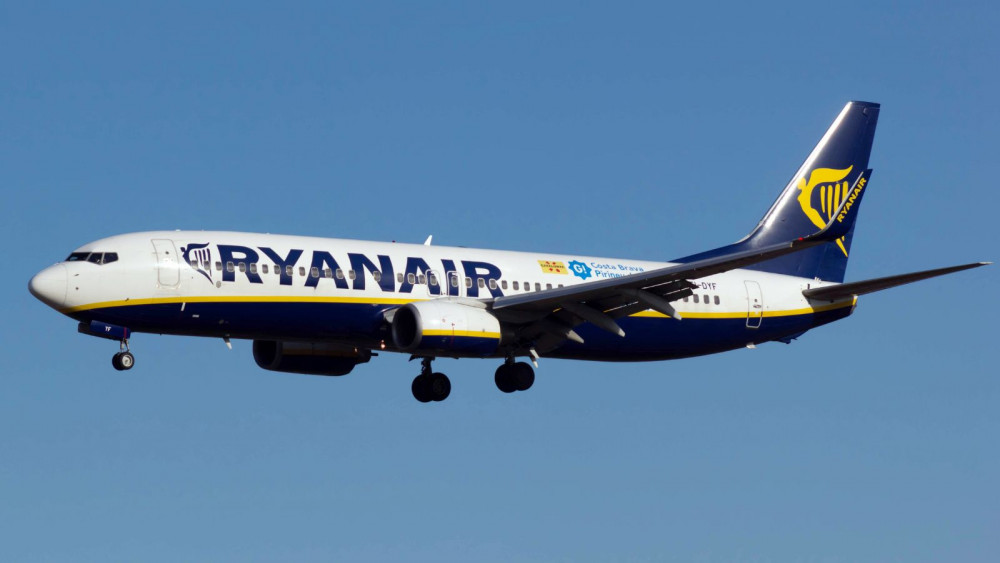 Ryanair Boeing 737 (By Bene Riobó, CC BY-SA 4.0, https://commons.wikimedia.org/w/index.php?curid=38070252) Ryanair Boeing 737 (By Bene Riobó, CC BY-SA 4.0, https://commons.wikimedia.org/w/index.php?curid=38070252)