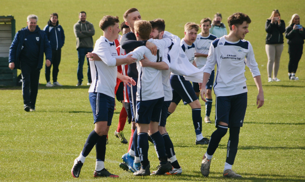 Woolverstone strengthening squad (Picture: Nub News)