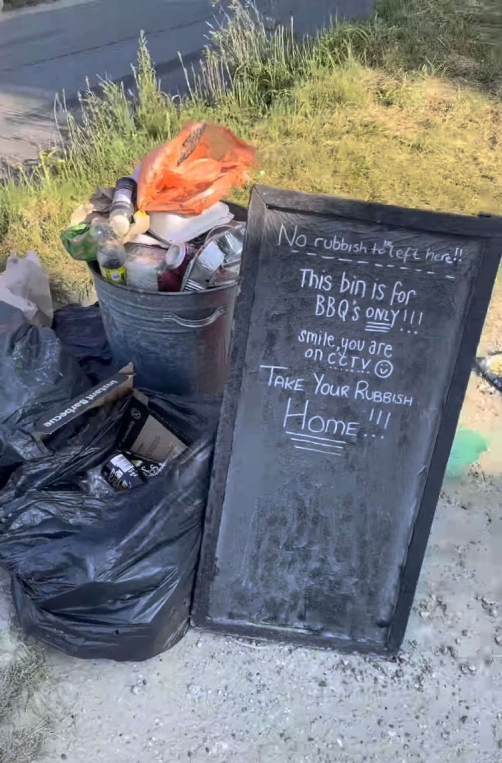 Rubbish left in the metal BBQ bin (Image: Life's A Beach Cafe) Rubbish left in the metal BBQ bin (Image: Life's A Beach Cafe)