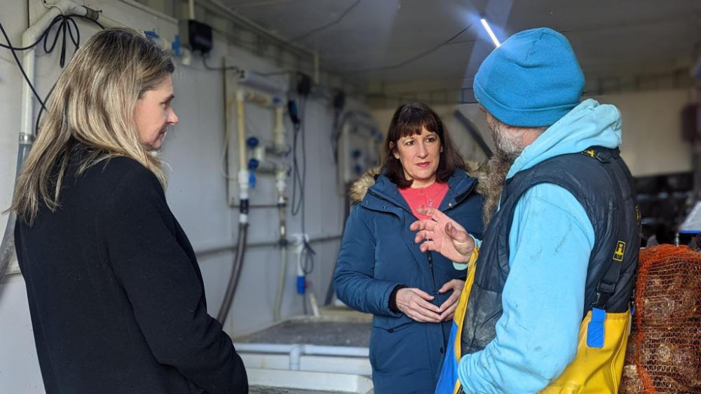 Jayne takes Shadow Chancellor Rachel Reeves to meet with the Fal Fishery Cooperative CIC in Mylor, November 2022.