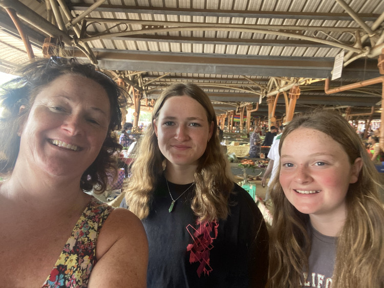 Proud mother Jane Bates alongside 5x gold winners Annie and Molly