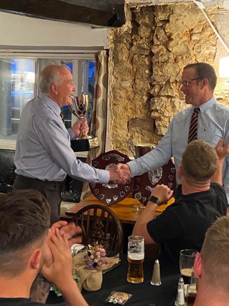 Les Bunds presents chairman Andy Hurford with the President's Cup.