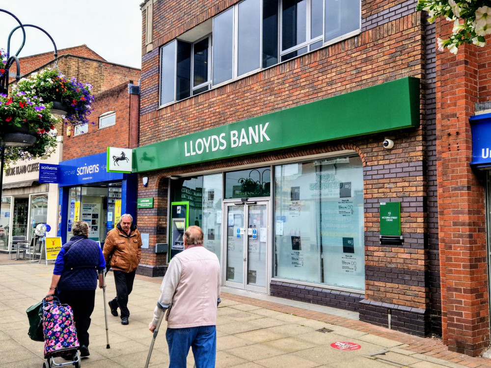 Crewe bank customers hit out at ‘outrage’ closure as reopening pushed back | Local News | News