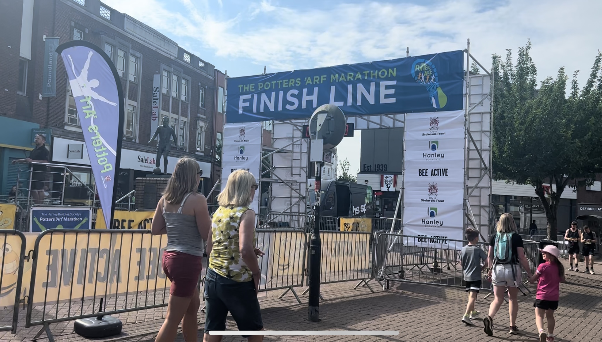 The finish line was positioned next to the Sir Stanley Matthews statue in Hanley town centre (Nub News).