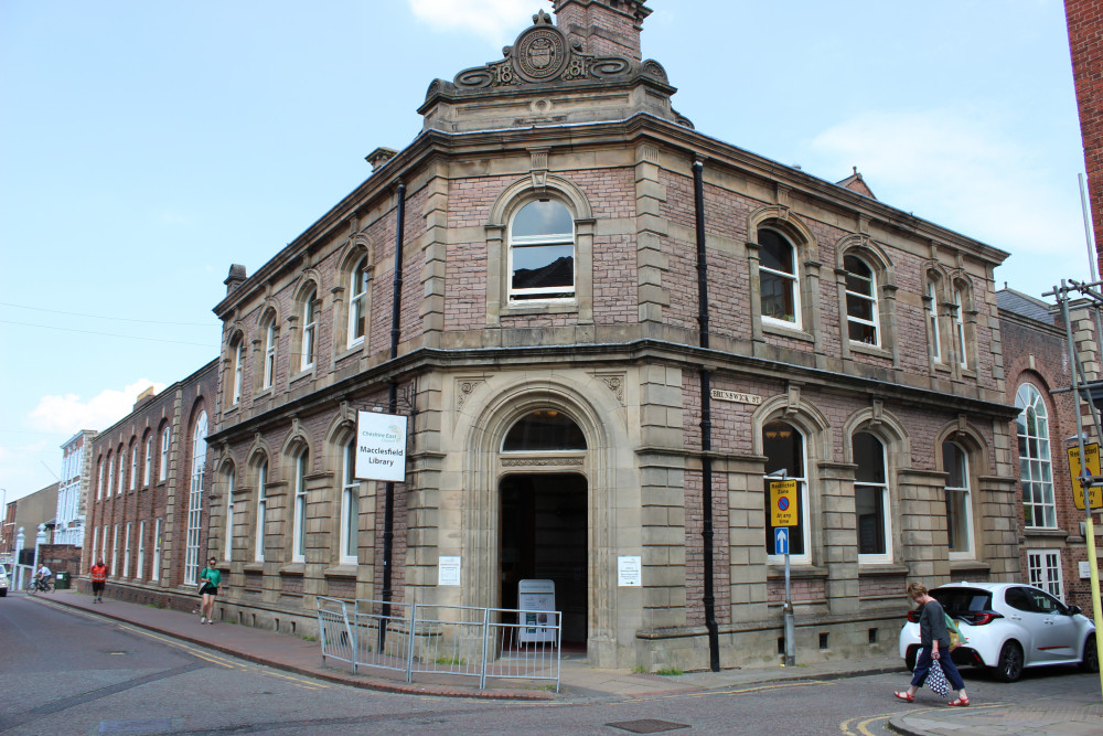 Macclesfield Library pictured earlier today. (Image - Alexander Greensmith / Macclesfield Nub News) 