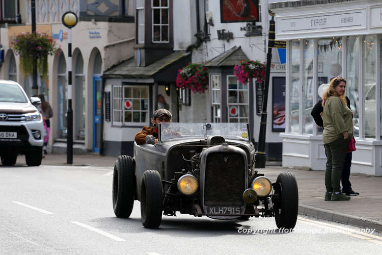 Classic cars came to Cowbridge this weekend (Photo by Glyn Evans)