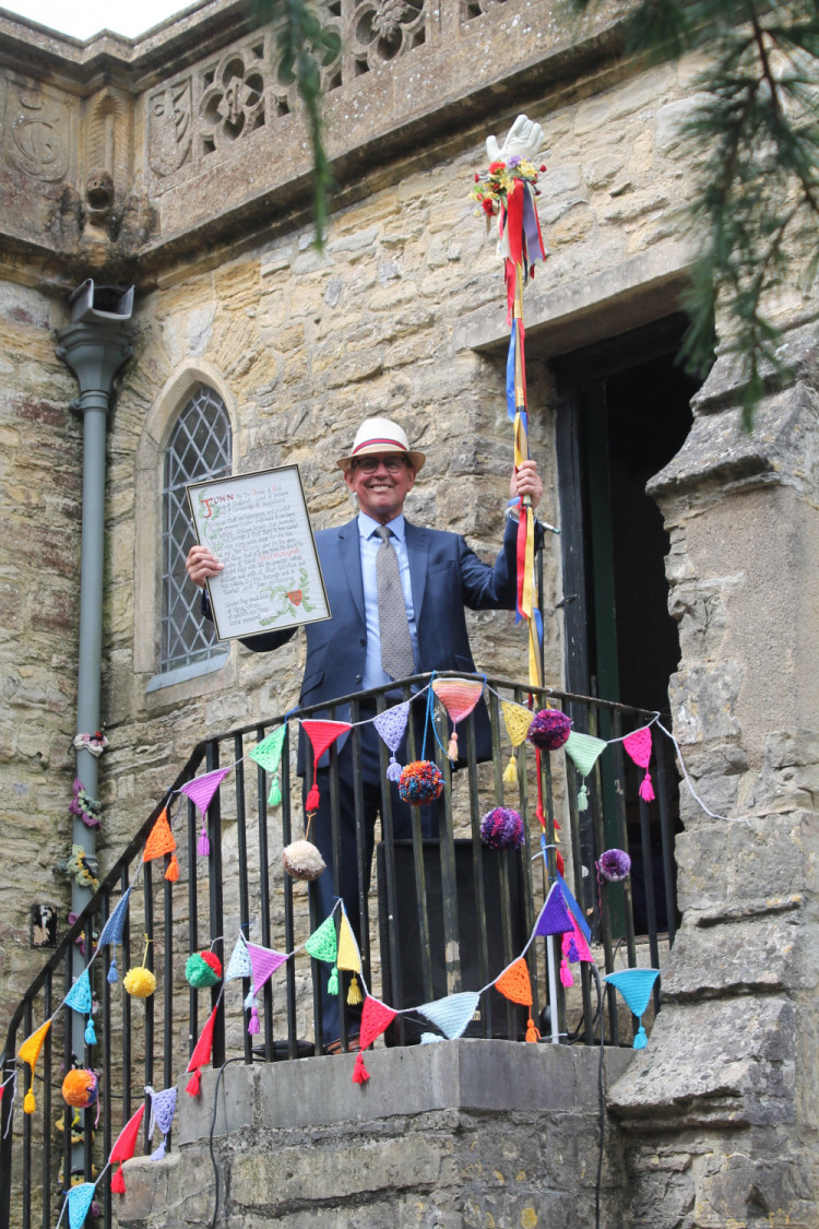 'Lord of the Manor', Jim Rowe, raises the glove to start the Cherry Fayre in 2022