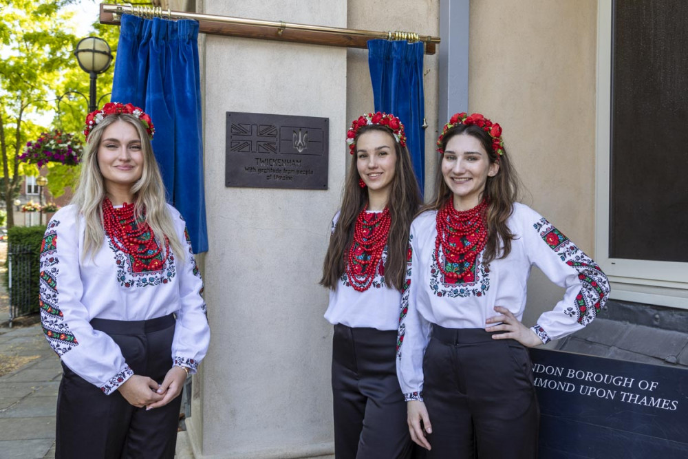 A moving ceremony saw the unveiling of a plaque thanking the people of Twickenham for their support for Ukraine this week. Credit: https://www.londondonationsforukraine.org/donations.