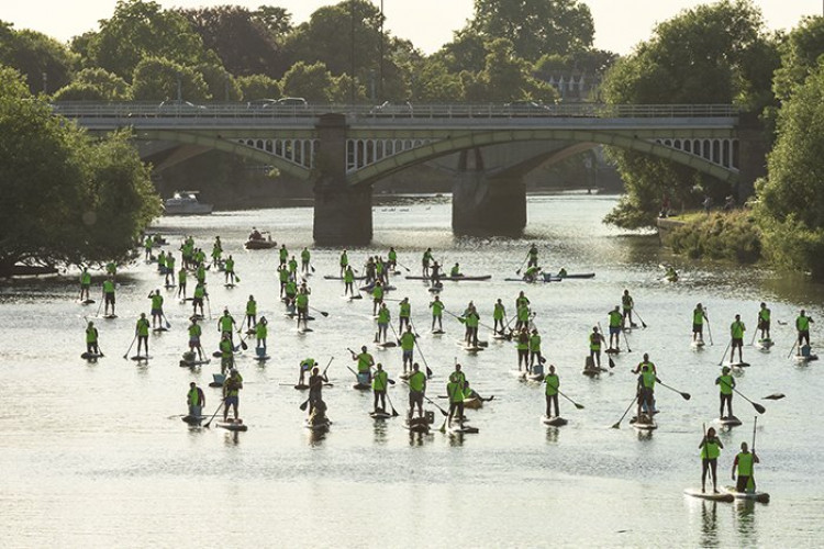 Flotilla of paddle boarders involved in Thames clean-up (Credit Be Richmond)