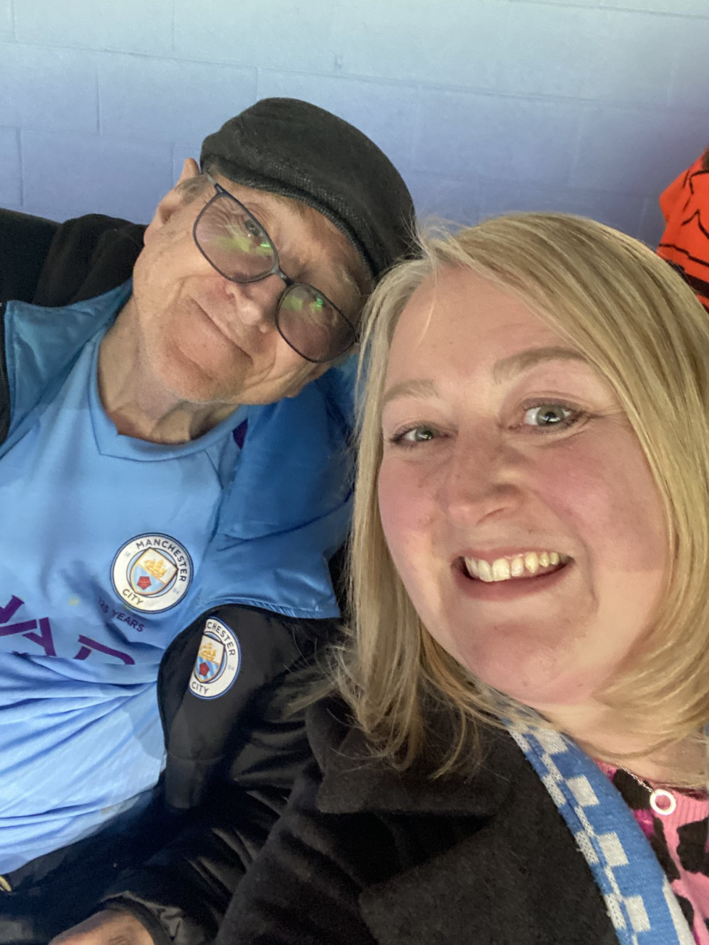 Happy Manchester City fans Sarah Greenwood and dad Edward Kelly. (Photo: Sarah Greenwood)