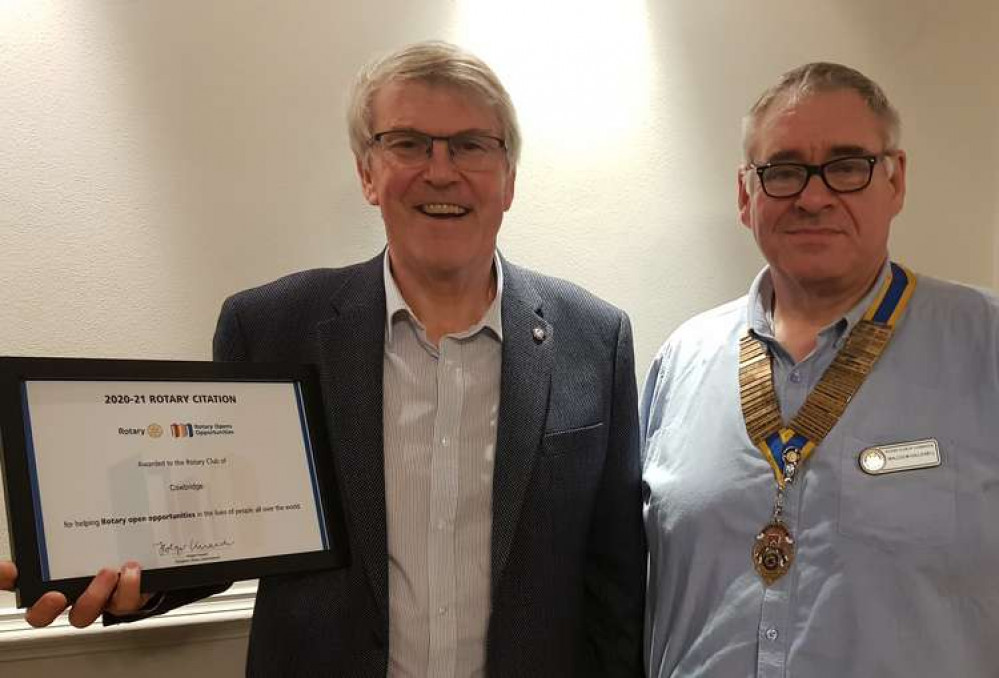 Past President Steve (left) receives the Citation at the club's recent meeting from President Malcolm Hallewell (right)