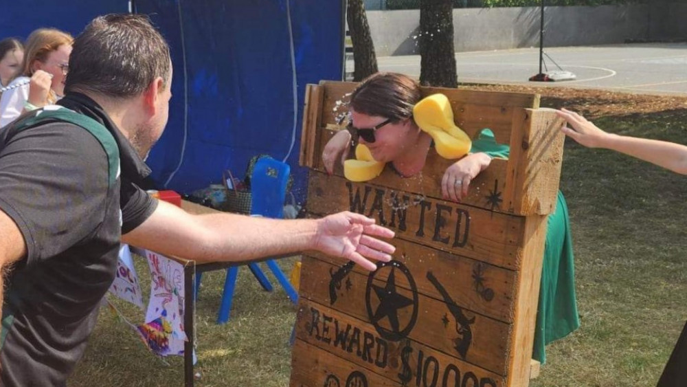 Mayor of Dawlish in stocks (Rosie Dawson)