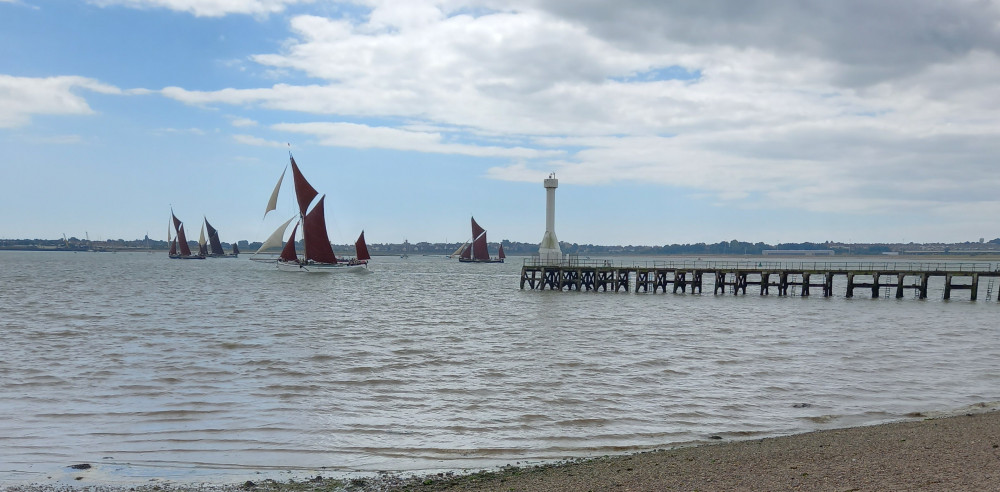 Barge race spectacular success (Picture: Nub News)