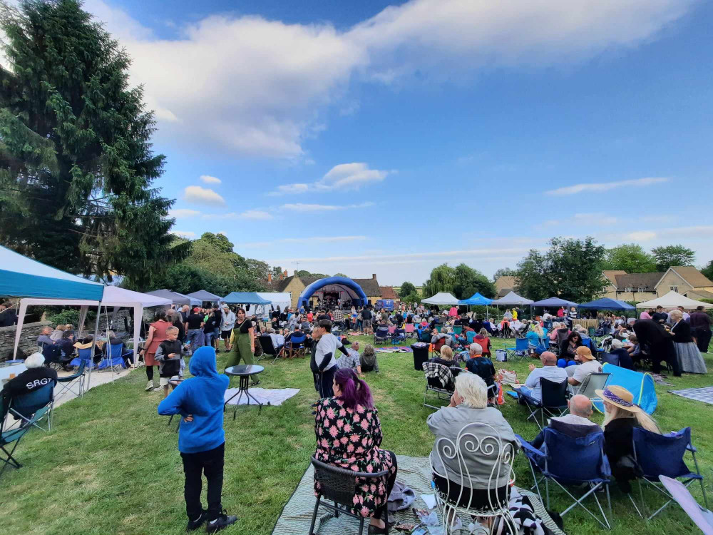 Extonbury was well attended this weekend despite the chilly winds and overcast skies early in the day. Image credit: Nub News.