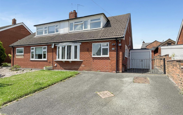 Spacious home for sale in Congleton. (Photos: Stephenson Browne)