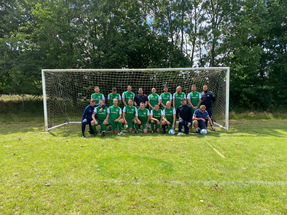 A team of former Kenilworth Wardens players took on the club's current Sunday side (image via Kenilworth Wardens)