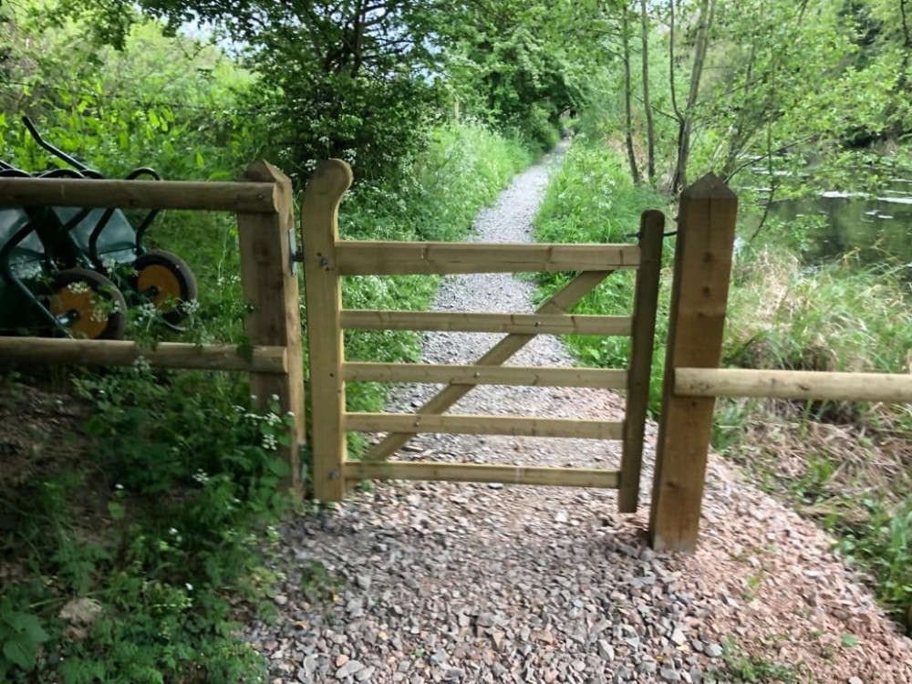 The Oakham Canal Green Corridor Project volunteers and organisers work tirelessly to ensure that Oakham's waterways and walking routes are maintained, including fences, gates, steps and more. Image credit: Nub News. 