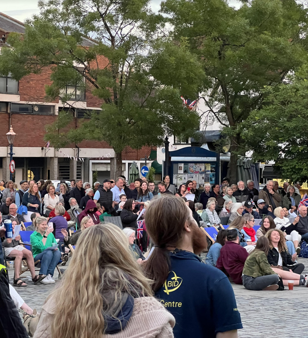  Pedestrianisation of Hitchin town centre to be made permanent. PICTURE: Crowds gather in Hitchin Market Place during the memorable Platinum Jubilee celebrations. CREDIT: Hitchin Nub News