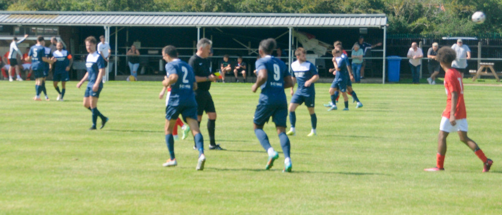 Carlos Edwards (2) assist for Hadleigh goal (Picture: Nub News)