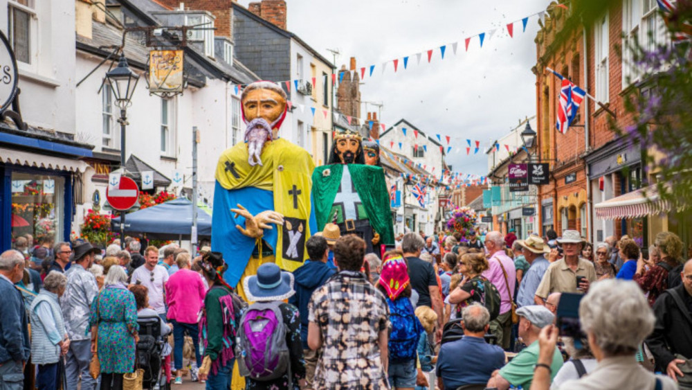 Sidmouth Giants parade at 2022 Folk Festival (Kyle Baker Photography)