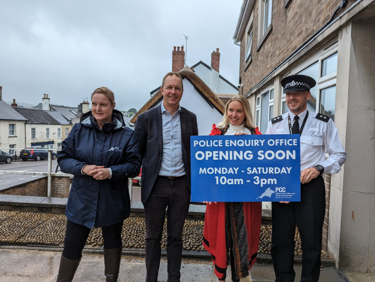 L - R: Devon and Cornwall's Police and Crime Commissioner, Alison Hernandez, Richard Foord MP, Mayor of Honiton Helen Hurford and Inspector Phil Gray (Nub News)