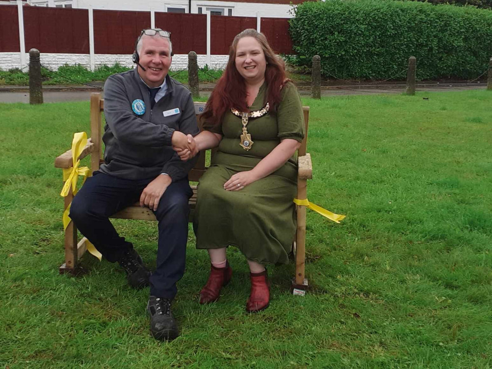 Store manager, Nick James, handing the bench over to Mayor Cllr Laura Crane  (Photo: Deborah Bowyer/Sandbach Nub News) 