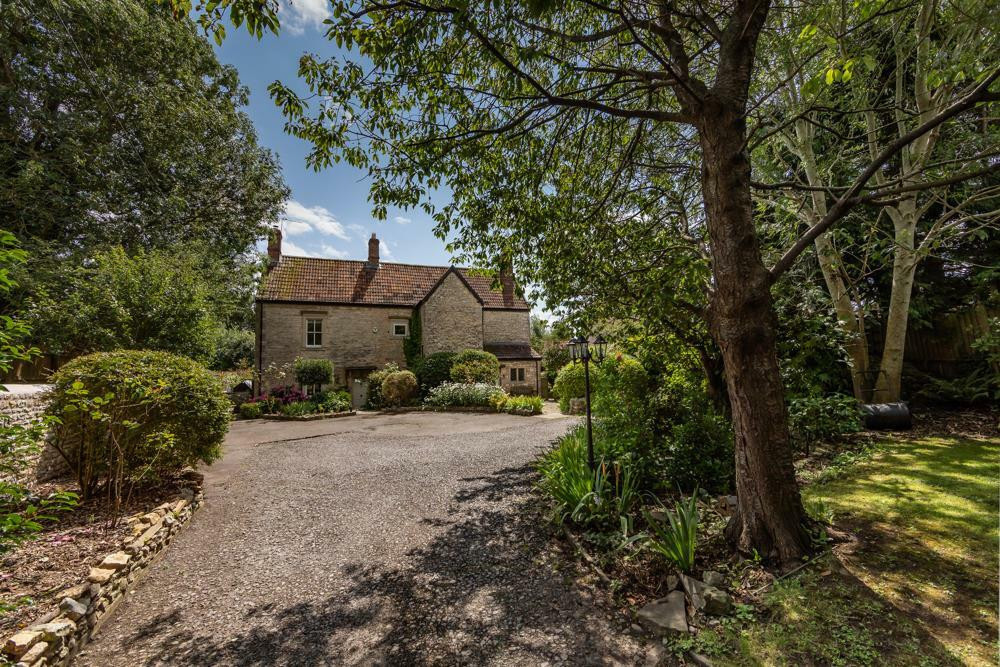 The driveway is shared with other properties The driveway is shared with other properties