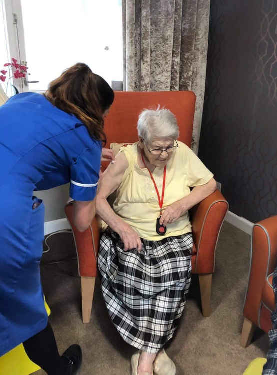 Vaccinations at the Laurels Care Home in Draycott