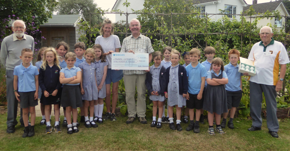 L-R Ian Newman from Mawnan Church; Zinnia Swanzy, Mawnan VA School; Rod Allday, Falmouth Rotary Club and Malcolm Dearnley, Mawnan Bowling Club, with children from Mawnan VA School. (Image: Supplied) 