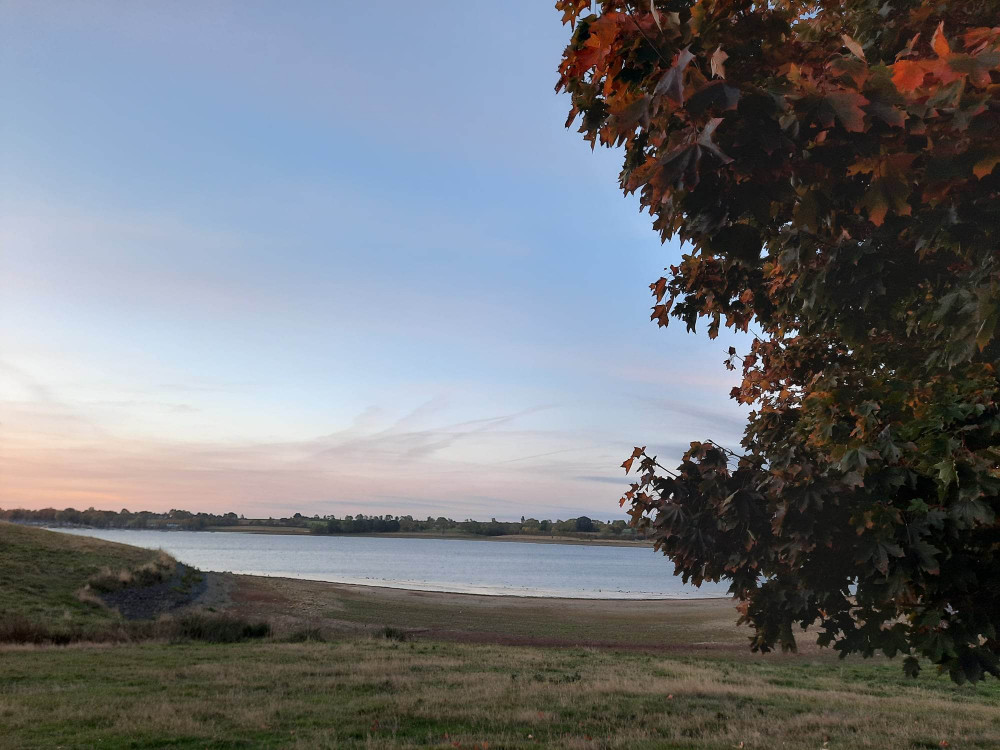 Enjoy a night run at Rutland Water this November. Image credit: Nub News. 