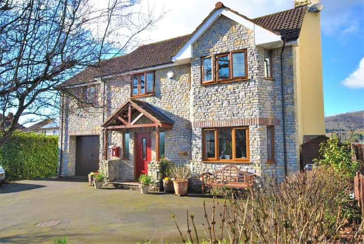 Five-bedroom detached home in Round Oak Road