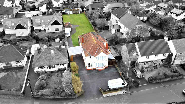 Seven-bedroom detached home in Barrows Road