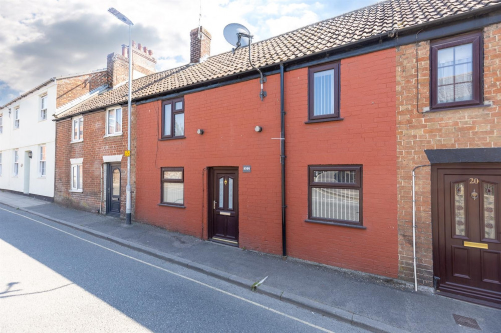 This charming property in Castle Cary presents a fantastic opportunity for those seeking a welcoming home with character. 